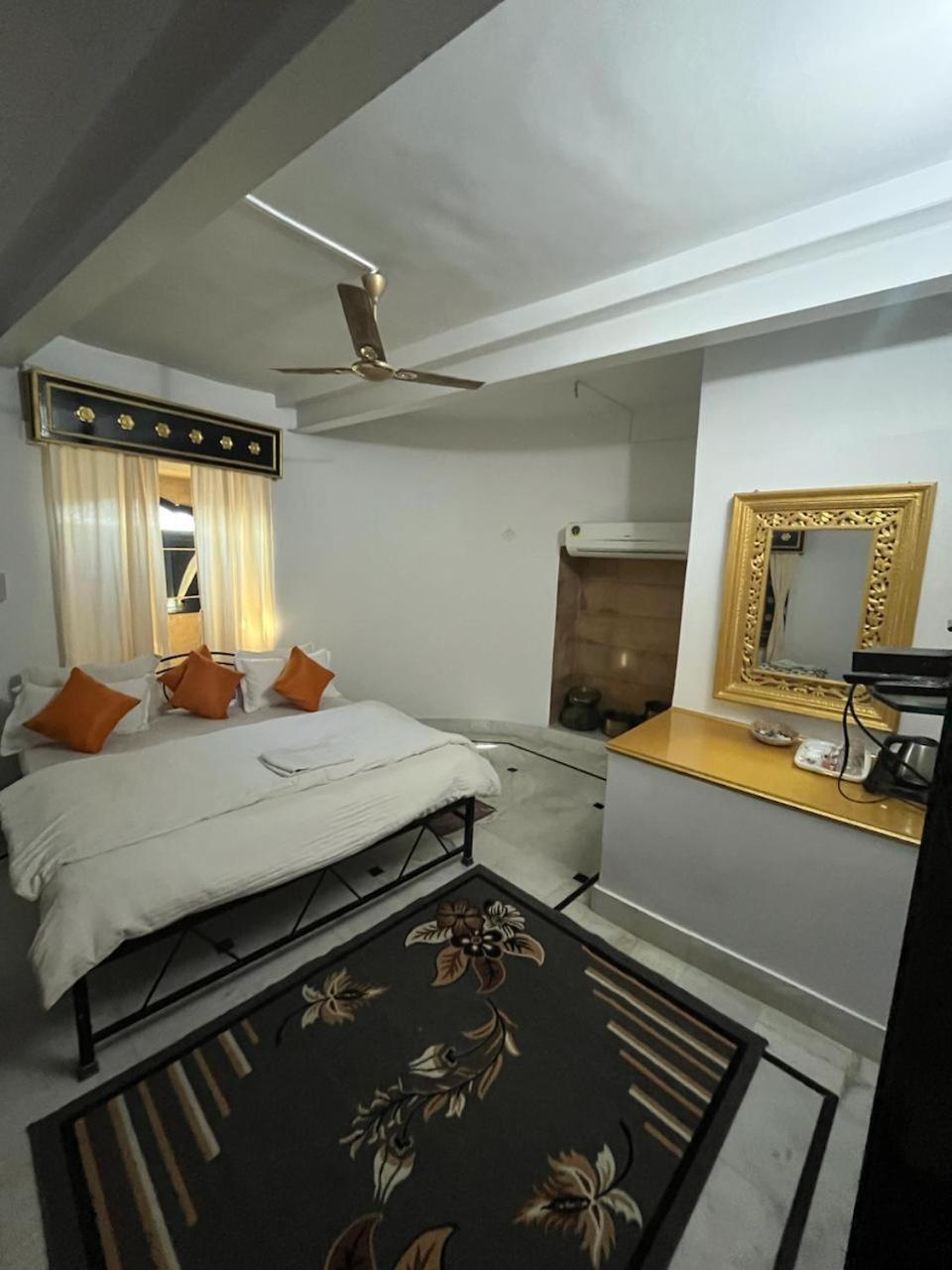 Hostel Desert Home Stay Jaisalmer Bagian luar foto