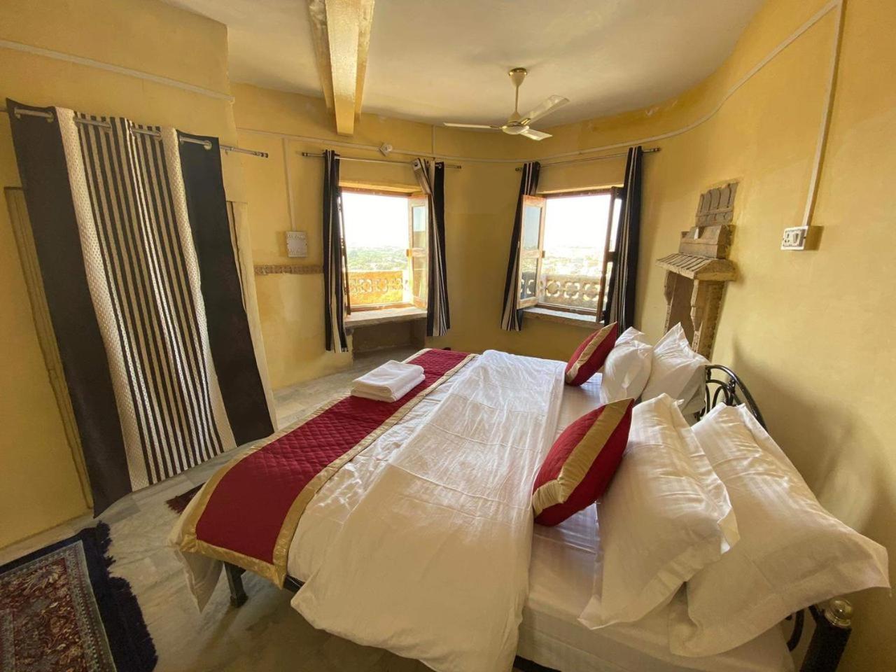 Hostel Desert Home Stay Jaisalmer Bagian luar foto